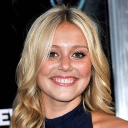 Julianna Guill - 燃情夏日演員 飾演Eva