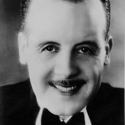 Richard Cooper 飾演 Captain Hastings