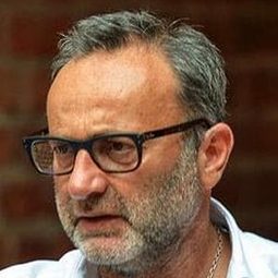 菲立普·奇爾伯 - 砂漏療養院演員 飾演Rudolf