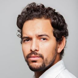 亞歷亨德羅艾達 - 國定殺戮日：無限狂屠演員 飾演T.T.