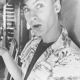 Nique Needles 飾演 Hippie