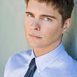 Jack Briggs 飾演 Josh