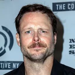 Michael Abbott Jr. - 躍動的心跳演員 飾演Emcee (voice)