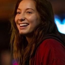 妮基·漢沙布拉德 飾演 Joanna