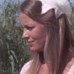 Cheryl Waters 飾演 Paige