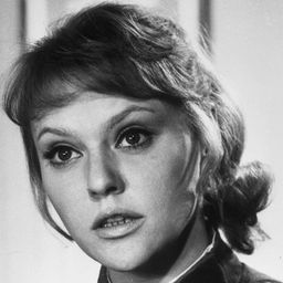 Aleksandra Zawieruszanka 飾演 Teresa Karczewska