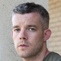 羅素托維 飾演 Billy Brooks