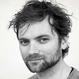 Morten Svartveit - 關於愛演員 飾演Snekkeren