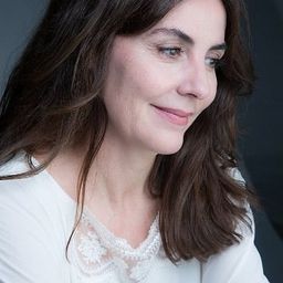 Ana Fernández 飾演 María