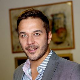 Alessandro Adriano 飾演 Matteo Rastelli