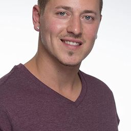 Derek James Trapp 飾演 Metal Head