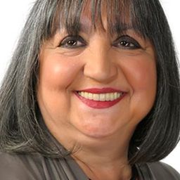 Sema Poyraz 飾演 Doktor Char