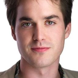 Thomas Matthews - 騙海豪情演員 飾演Francis Polito