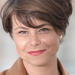 Mounia Meddour Gens - 烏希雅導演