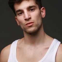 卡洛斯·阿爾凱德 飾演 Rai