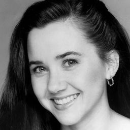 Tammy Taylor 飾演 Sharon