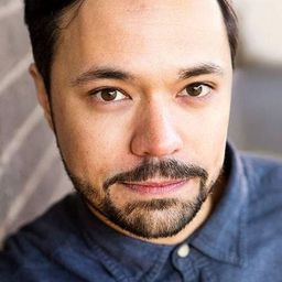 Andrew Joshi 飾演 Dr Taylor