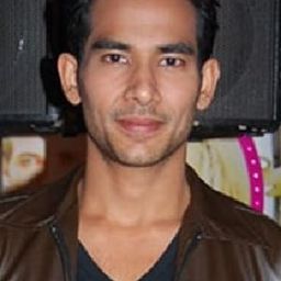 查拉德·納宋卡拉 飾演 Ray