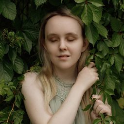 Shayla Brown 飾演 Helena