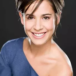 Carlota Olcina 飾演 Carme Puig