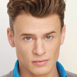 布雷克·麥可佛·埃溫 飾演 Reverend Peter