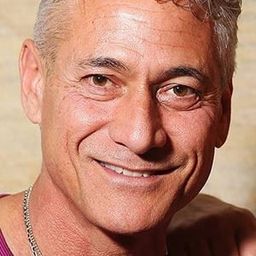 Greg Louganis 飾演 David