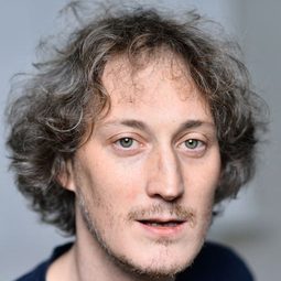 布魯諾·古艾瑞 飾演 Kleptomaniac