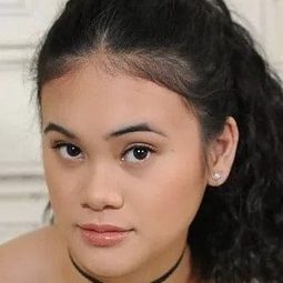 Martina Ortiz Luis - 朱麗葉與羅密歐演員 飾演Veronica