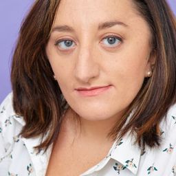 Nicole Lynn Evans - 星願奇緣演員 飾演Mountain Climber's Wife / Mother Tourist (voice)