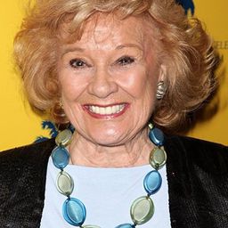 Marian Collier 飾演 Receptionist