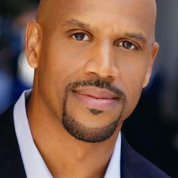 Anthony Thomas - 秘境探險演員 飾演Luxury Sedan Driver