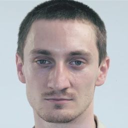 Bogdan Zamfir 飾演 Securitate Officer