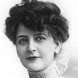 May Robson - A Star Is Born演員 飾演Lettie Blodgett