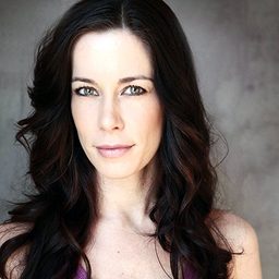 Tracy Trueman 飾演 Molly