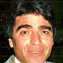 馬莫德·艾珍迪 飾演 الأستاذ سيد شكري