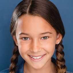 娜塔莉亞·曼恩 飾演 Hannah