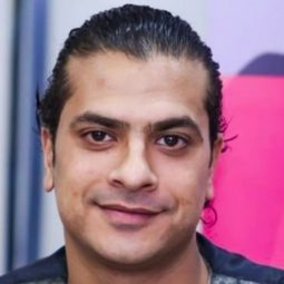 Mostafa Abu Seriea 飾演 