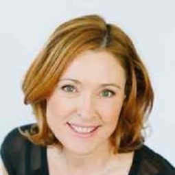 Rebecca Hobbs 飾演 Daisy's Sister