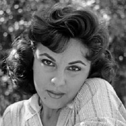 Lucia Modugno 飾演 Partisan girl