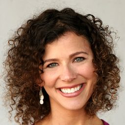 Elise Allen - 芭比之夢幻仙境編劇