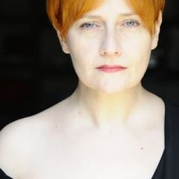 Alessandra Muccioli 飾演 dottoressa USL