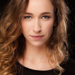 Edurne Azkarate 飾演 Irati