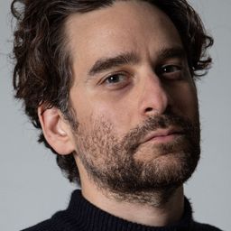 Danny Deferrari 飾演 Sean