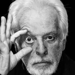 亞歷山大·尤杜洛斯基 飾演 Self