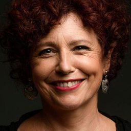 伊希亞波拉因 飾演 Marimar Torres