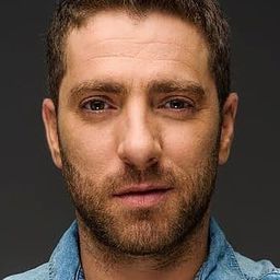 Moshe Ashkenazi 飾演 