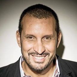 Fernando Solórzano 飾演 Oscar Cadena