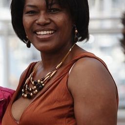 Harriet Lenabe 飾演 Mrs. Tafa