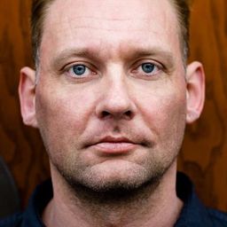 馬可·迪爾令奇 飾演 Mark