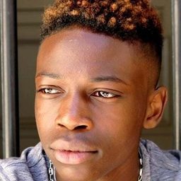 Azize Diabate Abdoulaye 飾演 Sidiki